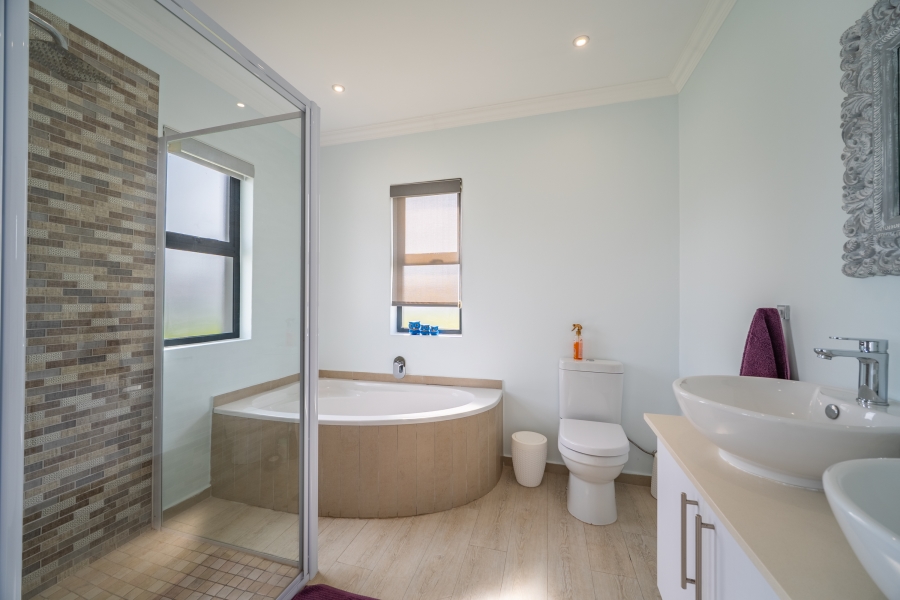5 Bedroom Property for Sale in Marina Martinique Eastern Cape